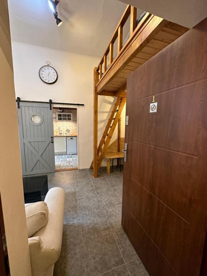 Cozy New Loft Apartment Prag Exteriör bild